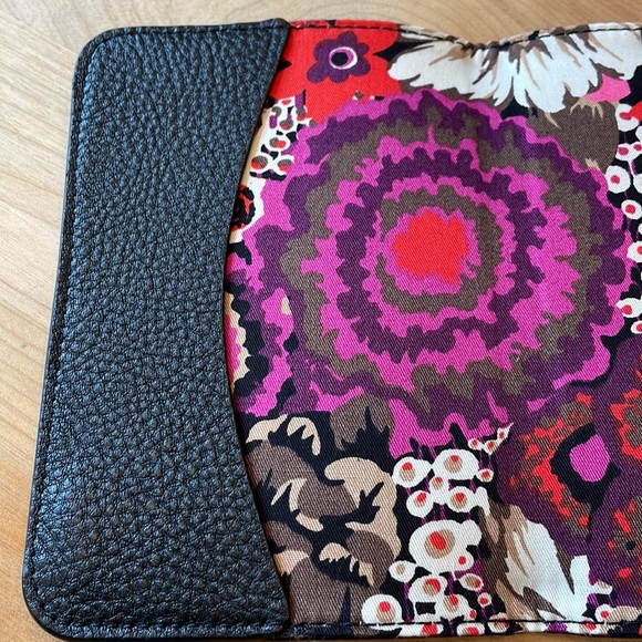 Vera Bradley Passport Cover Retired Rosewood Pattern Winter 2015 - Picture 2 of 12